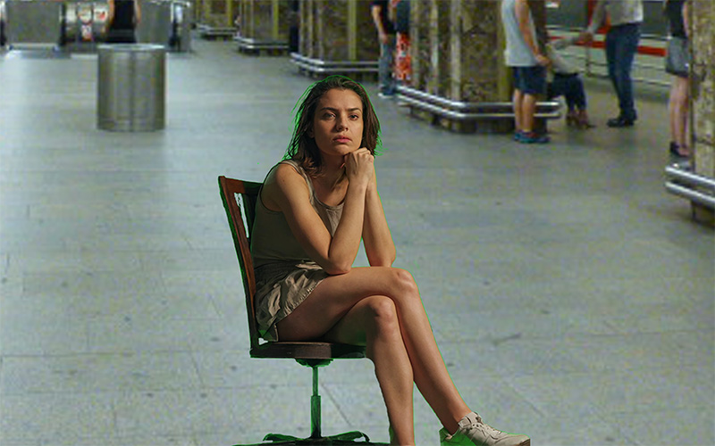 meisje op stoel metro